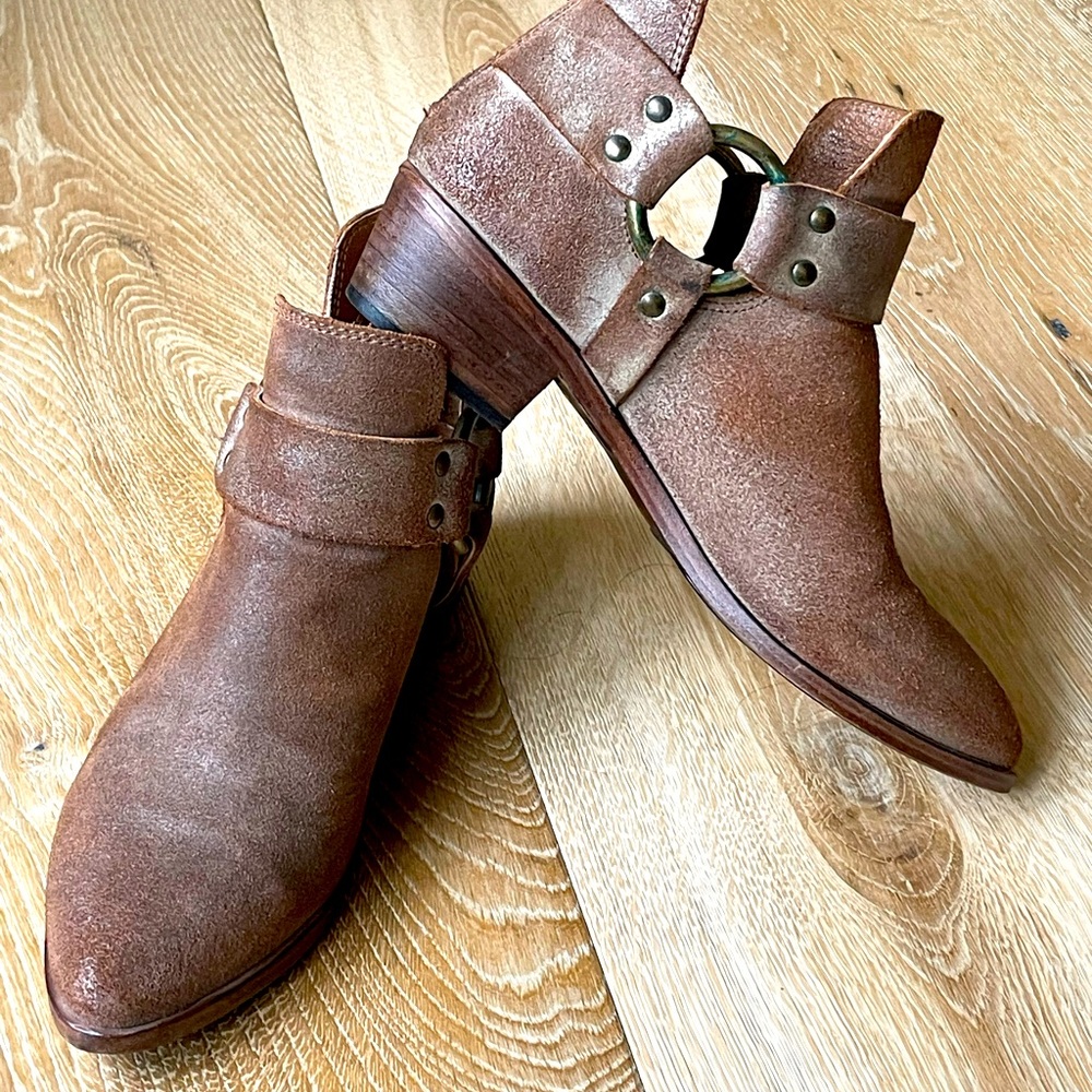 Frye Ray Zip Back Bootie, size 7